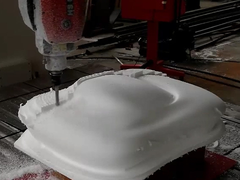 五軸數(shù)控銑刨機(jī)切割泡沫3D汽車(chē)模具 五軸數(shù)控銑刨機(jī)切割泡沫3D汽車(chē)模具